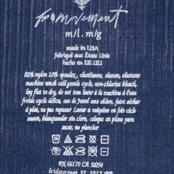 Free People Movement Good Karma Leggings in Dark Washed Navy Size M/L NWOT - Picture 5 of 8